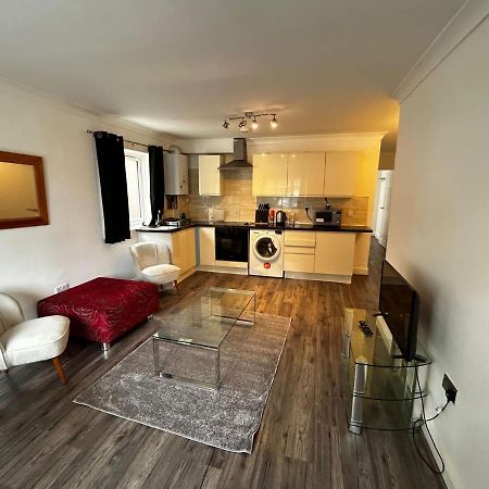 The Ruislip Apartment ภายนอก รูปภาพ