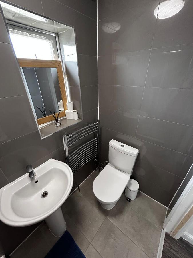 The Ruislip Apartment ภายนอก รูปภาพ